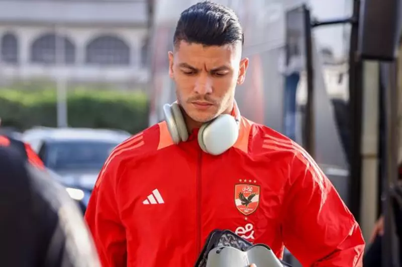 أشرف داري مدافع الأهلي